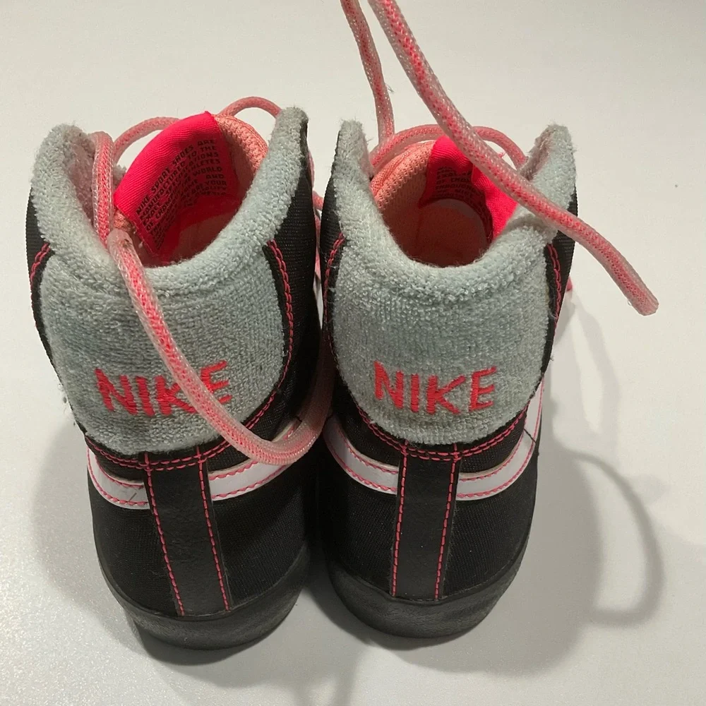 🌼🌼NIKE Black/Pink Canvas Shoes, Size 5Y (Big Kid)